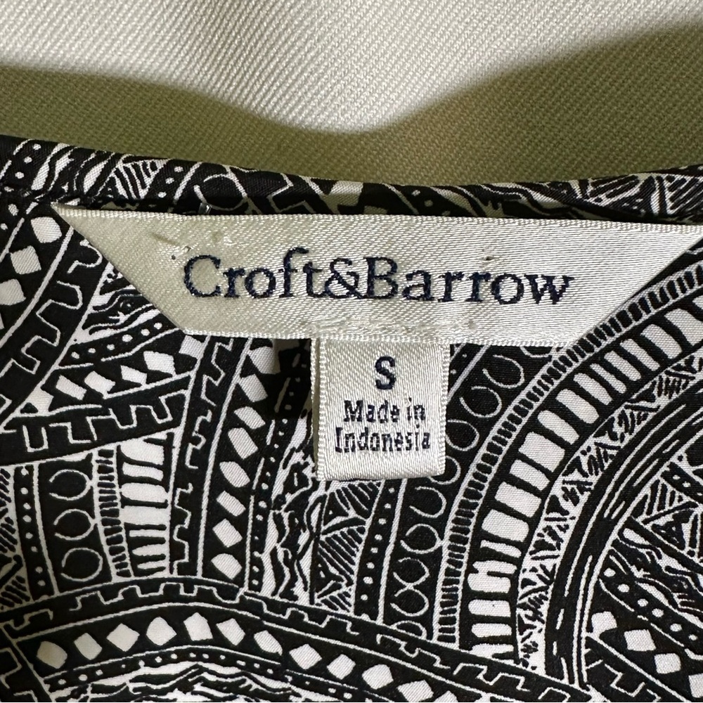 Croft and Barrow Black and White Modern Silky Sleeveless Top Women's Size Small - Picture 2 of 6